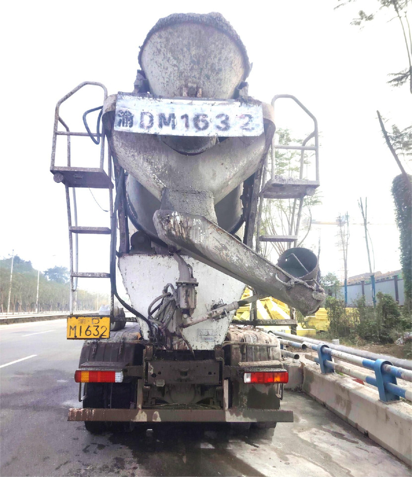 XCMG Official Used 12m³ Volumetric Concrete Mixer Truck G4804B Large Cement Mixer Hot Sale - Бетоновоз: снимка 4 XCMG Official Used 12m³ Volumetric Concrete Mixer Truck G4804B Large Cement Mixer Hot Sale - Бетоновоз: снимка 4