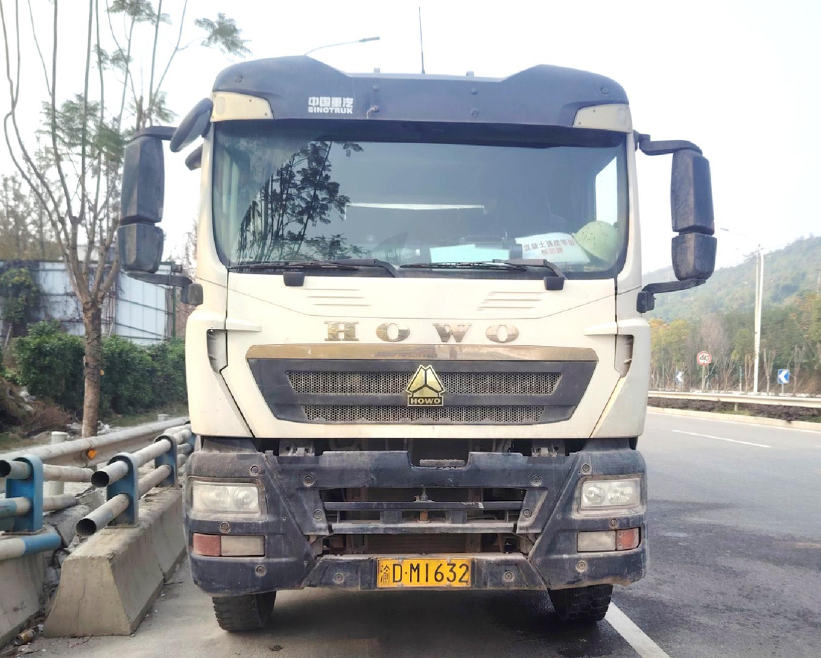 XCMG Official Used 12m³ Volumetric Concrete Mixer Truck G4804B Large Cement Mixer Hot Sale - Бетоновоз: снимка 3 XCMG Official Used 12m³ Volumetric Concrete Mixer Truck G4804B Large Cement Mixer Hot Sale - Бетоновоз: снимка 3