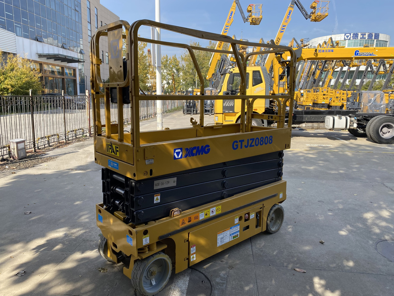 XCMG Official Used Aerial Work Platform Lift GTJZ0808 8m Hydraulic Scissor Lift Price - Ножична работна платформа: снимка 4 XCMG Official Used Aerial Work Platform Lift GTJZ0808 8m Hydraulic Scissor Lift Price - Ножична работна платформа: снимка 4