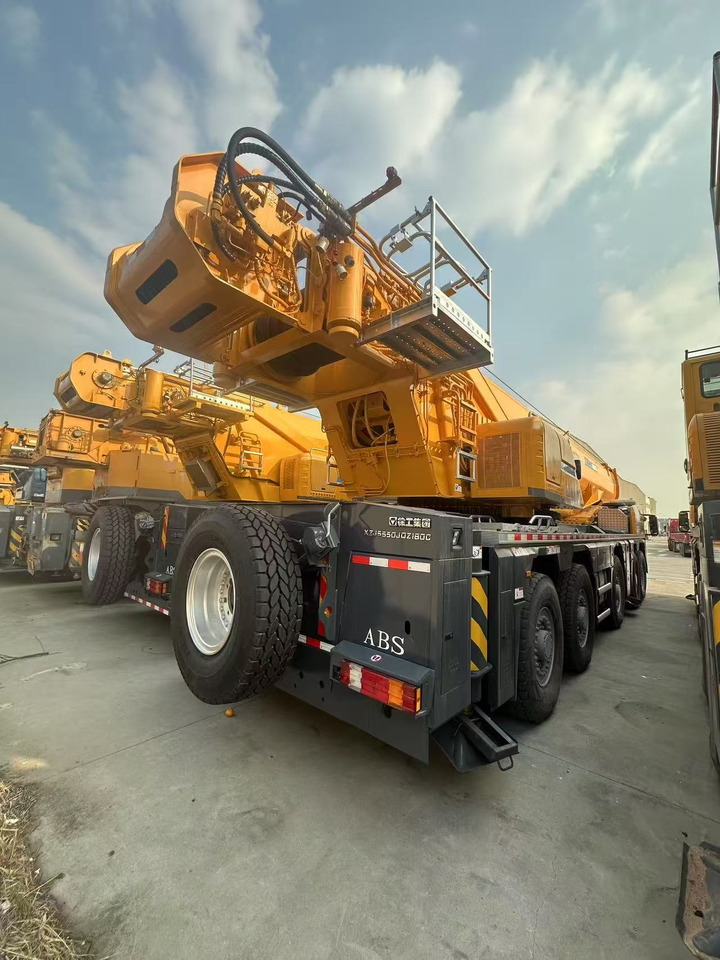 XCMG Official Used Mobile Hydraulic Truck Cranes XCA180L8C All Terrain Cranes Price - Кран за всякакви терени: снимка 3 XCMG Official Used Mobile Hydraulic Truck Cranes XCA180L8C All Terrain Cranes Price - Кран за всякакви терени: снимка 3