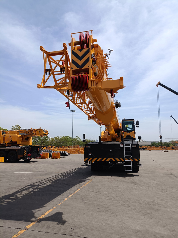 XCMG Official XCR150 Used Rough Terrain Mobile Crane 150 Ton Truck Crane Price - Кран за пресечени терени: снимка 5 XCMG Official XCR150 Used Rough Terrain Mobile Crane 150 Ton Truck Crane Price - Кран за пресечени терени: снимка 5