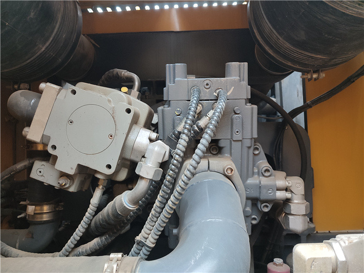 XCMG Official Xe400e Second Hand Hydraulic Rotary Piling Rig Used Rotary Table Drilling Rig - Машина за набиване: снимка 5 XCMG Official Xe400e Second Hand Hydraulic Rotary Piling Rig Used Rotary Table Drilling Rig - Машина за набиване: снимка 5