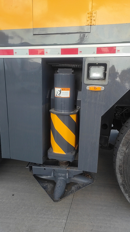 XCMG Truck crane Second Hand mobile hydraulic crane QAY160 Used - Автокран: снимка 2 XCMG Truck crane Second Hand mobile hydraulic crane QAY160 Used - Автокран: снимка 2
