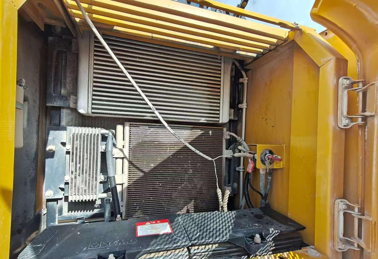 Верижен багер XCMG XE215DA hot sale used excavator hydraulic 21ton price: снимка 13 Верижен багер XCMG XE215DA hot sale used excavator hydraulic 21ton price: снимка 13