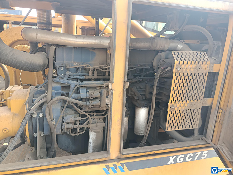 XCMG XGC75 small used 75ton crwler crane mobile with with Main Boom 58m - Верижен кран: снимка 4 XCMG XGC75 small used 75ton crwler crane mobile with with Main Boom 58m - Верижен кран: снимка 4