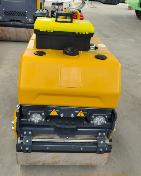 XCMG XMR083 light mini double drum 1 ton vibratory compactor - Мини валяк: снимка 5 XCMG XMR083 light mini double drum 1 ton vibratory compactor - Мини валяк: снимка 5