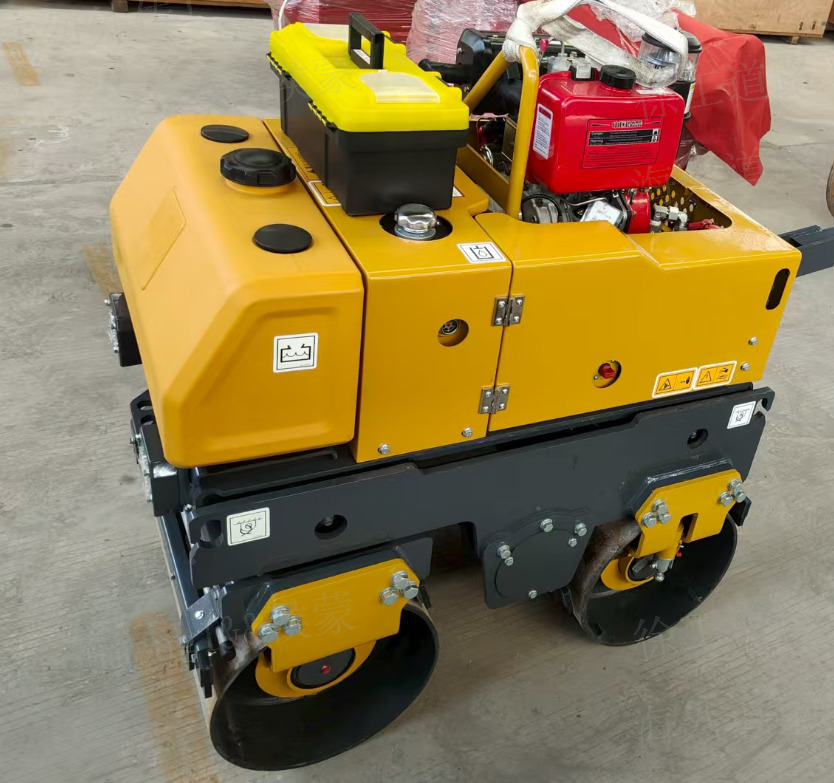 XCMG XMR083 light mini double drum 1 ton vibratory compactor - Мини валяк: снимка 4 XCMG XMR083 light mini double drum 1 ton vibratory compactor - Мини валяк: снимка 4