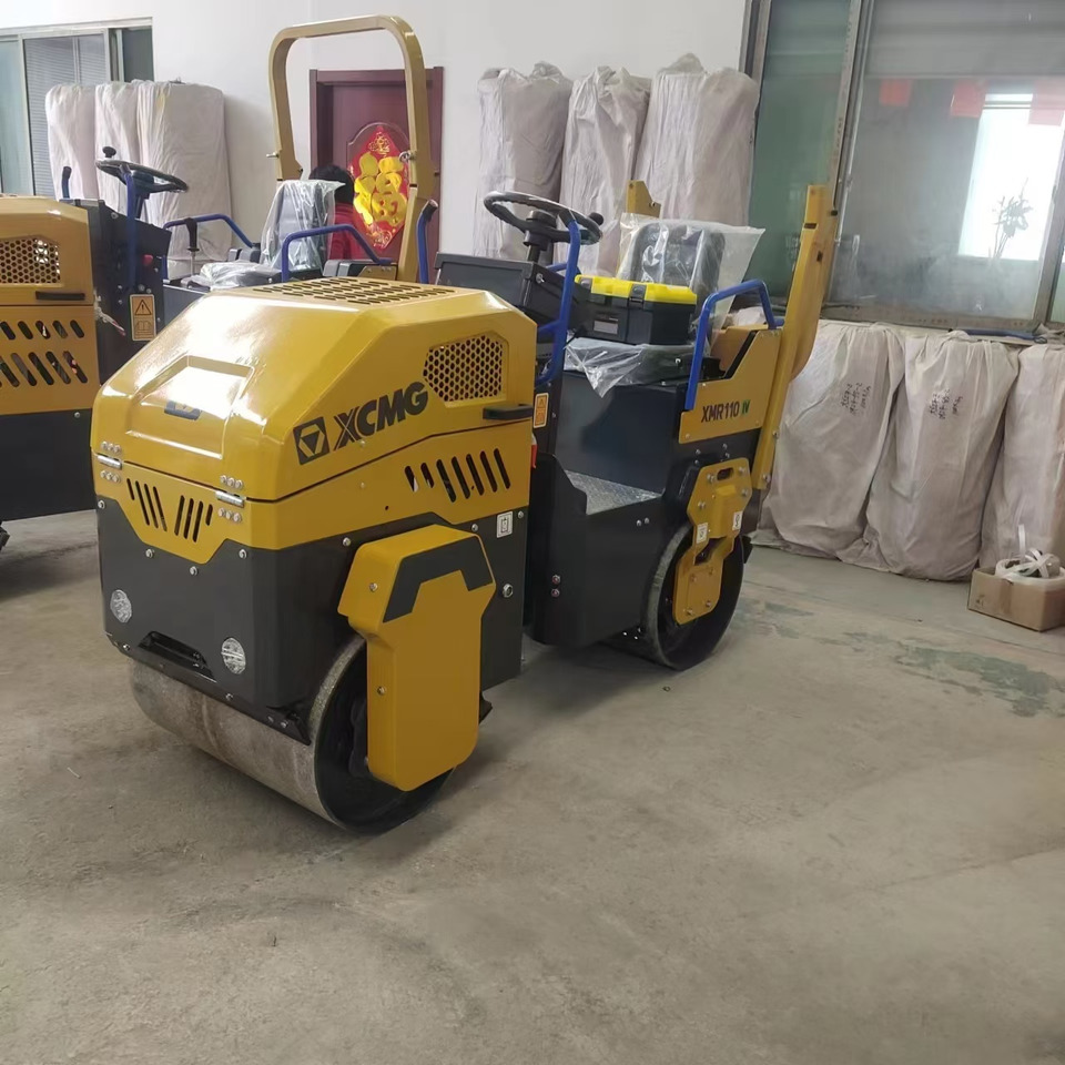 XCMG XMR110 1ton samll road roller hydraulic vibratory compator price - Мини валяк: снимка 2 XCMG XMR110 1ton samll road roller hydraulic vibratory compator price - Мини валяк: снимка 2