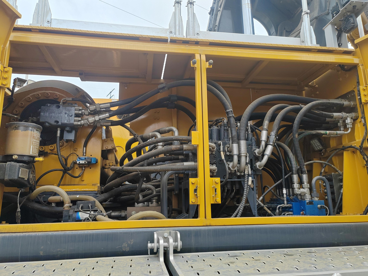 Лизинг на XCMG XR200E Hydraulic Crawler Rotary Drilling Rig XCMG XR200E Hydraulic Crawler Rotary Drilling Rig: снимка 8 Лизинг на XCMG XR200E Hydraulic Crawler Rotary Drilling Rig XCMG XR200E Hydraulic Crawler Rotary Drilling Rig: снимка 8