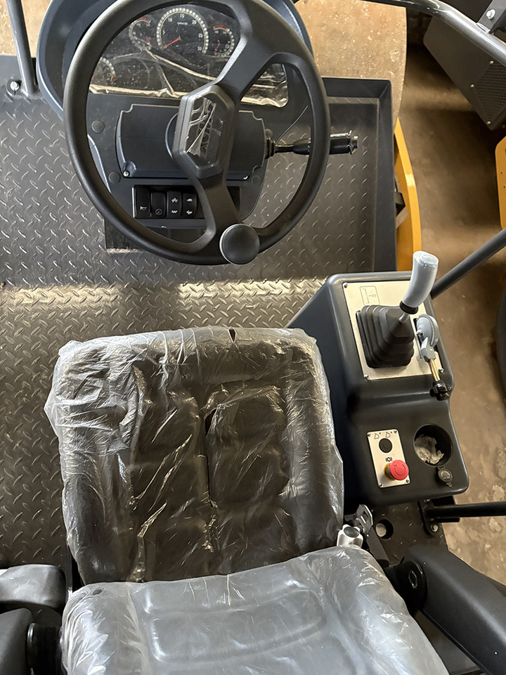 XCMG XS123 12ton used hydraulic road roller price - Пътен валяк: снимка 4 XCMG XS123 12ton used hydraulic road roller price - Пътен валяк: снимка 4