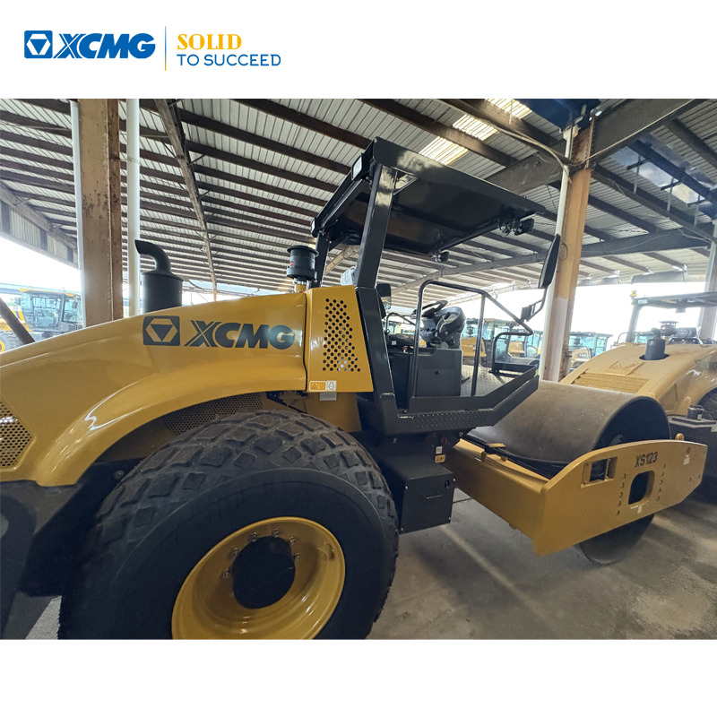 XCMG XS123 12ton used hydraulic road roller price - Пътен валяк: снимка 1 XCMG XS123 12ton used hydraulic road roller price - Пътен валяк: снимка 1
