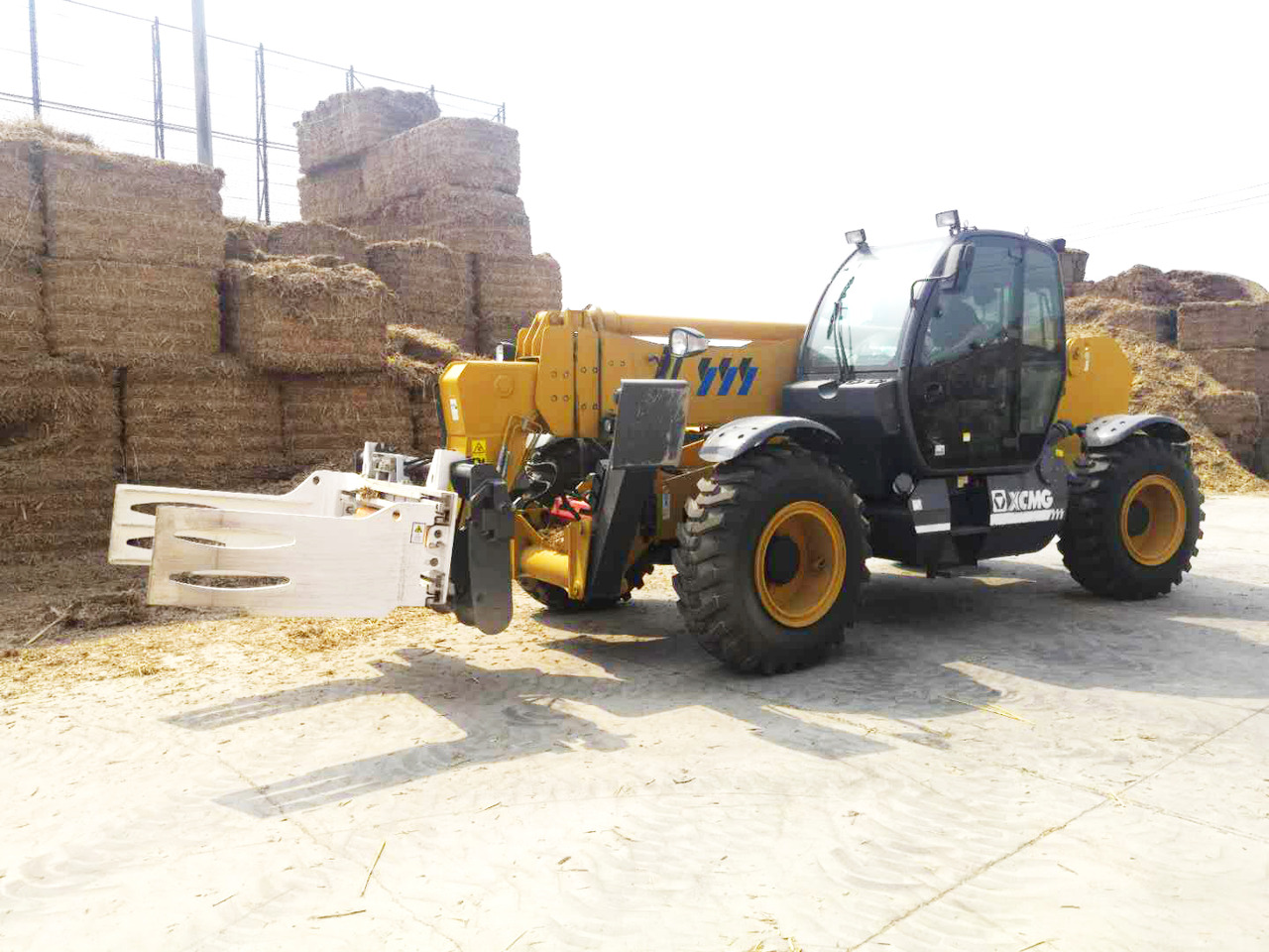 XCMG XTF1256K 5.4ton used diesel forklift loader telehandler for sale - Телескопичен товарач: снимка 2 XCMG XTF1256K 5.4ton used diesel forklift loader telehandler for sale - Телескопичен товарач: снимка 2