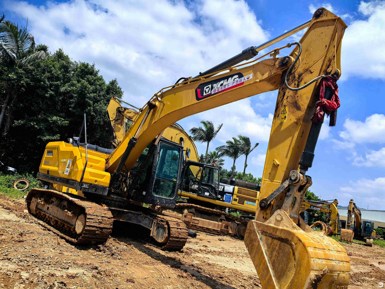 XCMG used 2024 official 20ton hydraulic crawler excavator XE200GA price - Верижен багер: снимка 4 XCMG used 2024 official 20ton hydraulic crawler excavator XE200GA price - Верижен багер: снимка 4