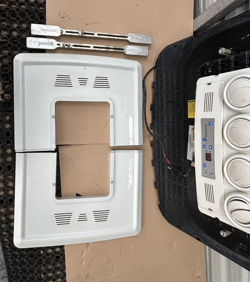 COOLTRONIC 1400 G2 SLIM HATCH - Част от климатичната система за Камион: снимка 2 COOLTRONIC 1400 G2 SLIM HATCH - Част от климатичната система за Камион: снимка 2