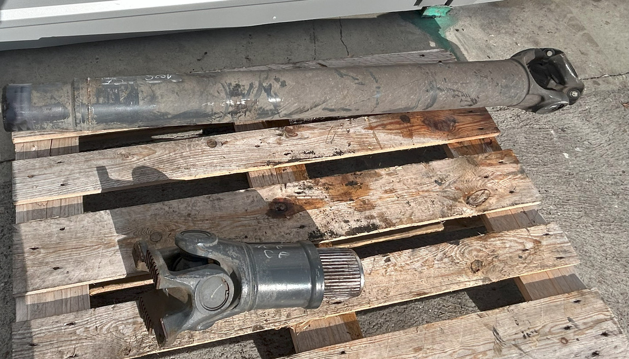 DAF CF EURO 6 440 DRIVE SHAFT LENGTH 1640 MM - Карданні вали: снимка 2 DAF CF EURO 6 440 DRIVE SHAFT LENGTH 1640 MM - Карданні вали: снимка 2