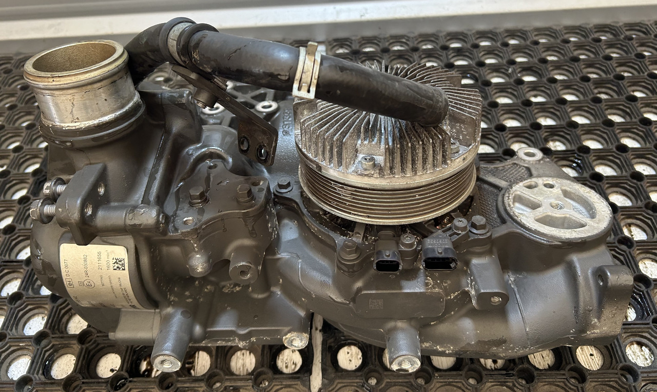 DAF DAF XF 106 480 COOLANT PUMP - Помпа за охлаждаща течност: снимка 2 DAF DAF XF 106 480 COOLANT PUMP - Помпа за охлаждаща течност: снимка 2
