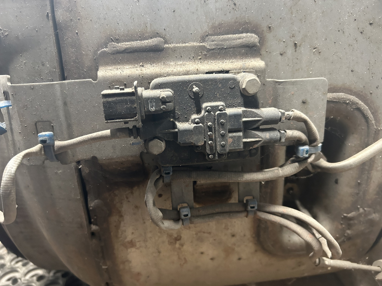 DAF DPF CATALYTIC CONVERTER DAF XF 106 - Катализатор: снимка 4 DAF DPF CATALYTIC CONVERTER DAF XF 106 - Катализатор: снимка 4