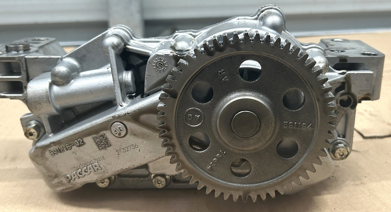 DAF OIL PUMP WITH PIPES DAF XF 106 480 - Маслена помпа: снимка 5 DAF OIL PUMP WITH PIPES DAF XF 106 480 - Маслена помпа: снимка 5