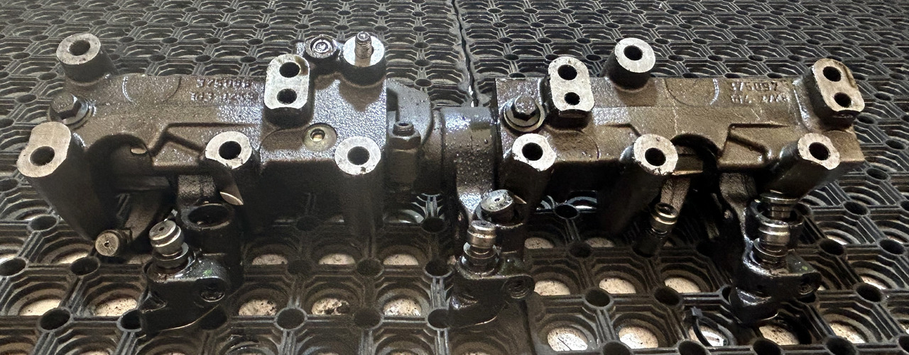 DAF VALVE LEVER ARMS KEYBOARD MX XF 480 - Клапа: снимка 2 DAF VALVE LEVER ARMS KEYBOARD MX XF 480 - Клапа: снимка 2