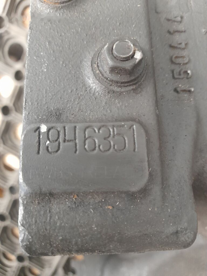DAF XF 106 1946351 truck - Всмукателен колектор за Камион: снимка 3 DAF XF 106 1946351 truck - Всмукателен колектор за Камион: снимка 3