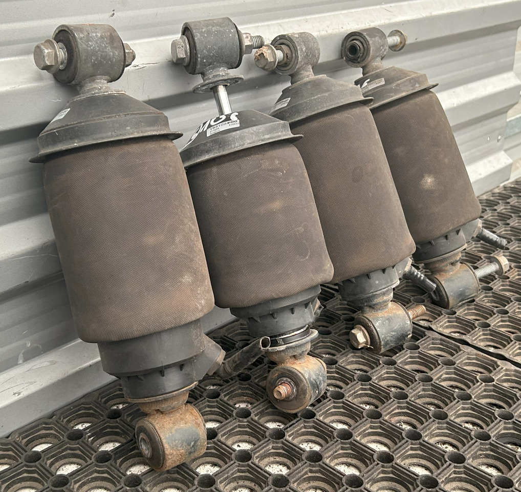 DAF XF 106 CAB SUSPENSION BOOT SET - Окачване на кабината: снимка 2 DAF XF 106 CAB SUSPENSION BOOT SET - Окачване на кабината: снимка 2