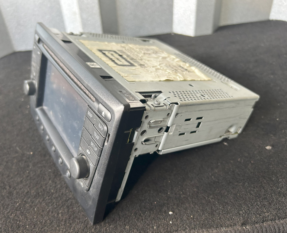 DAF XF 106 ORIGINAL RADIO + MOUNTING BOX - Универсална част: снимка 5 DAF XF 106 ORIGINAL RADIO + MOUNTING BOX - Универсална част: снимка 5