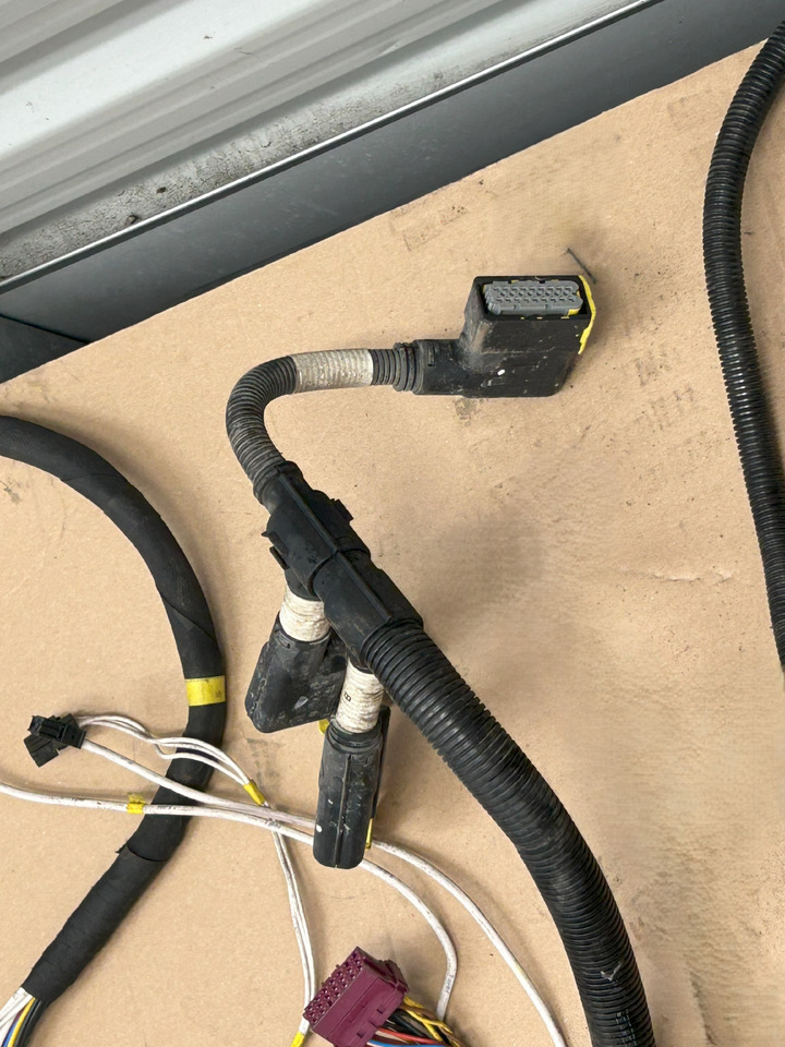 DAF XF 106 TRAILER SOCKET ELECTRICAL HARNESS - Кабели/ Жици: снимка 3 DAF XF 106 TRAILER SOCKET ELECTRICAL HARNESS - Кабели/ Жици: снимка 3