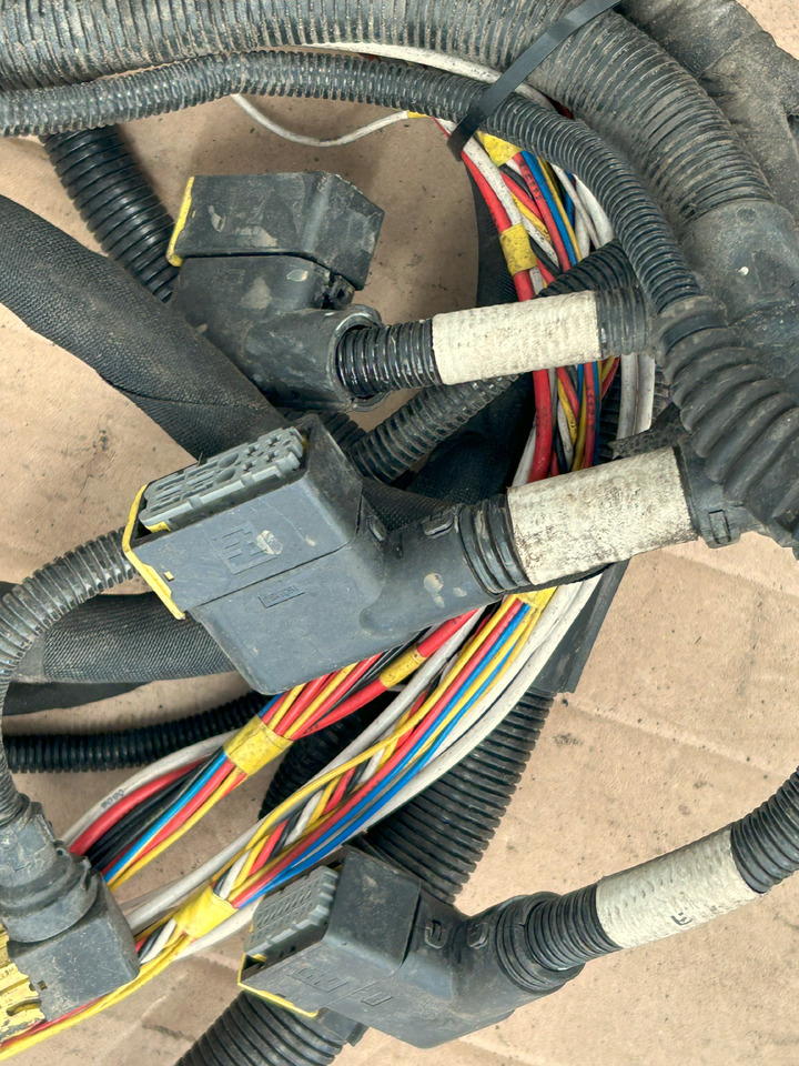 DAF XF 106 TRAILER SOCKET ELECTRICAL HARNESS - Кабели/ Жици: снимка 2 DAF XF 106 TRAILER SOCKET ELECTRICAL HARNESS - Кабели/ Жици: снимка 2