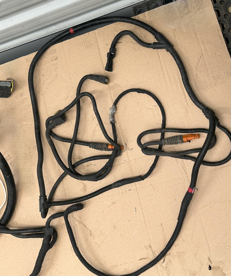 DAF XF 106 TRAILER SOCKET ELECTRICAL HARNESS - Кабели/ Жици: снимка 5 DAF XF 106 TRAILER SOCKET ELECTRICAL HARNESS - Кабели/ Жици: снимка 5