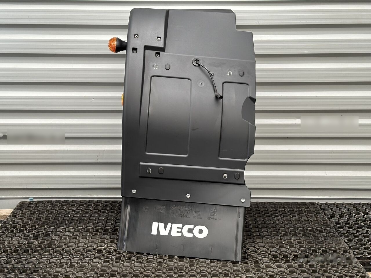 IVECO EUROCARGO 5801551258 - Калник за Камион: снимка 1 IVECO EUROCARGO 5801551258 - Калник за Камион: снимка 1