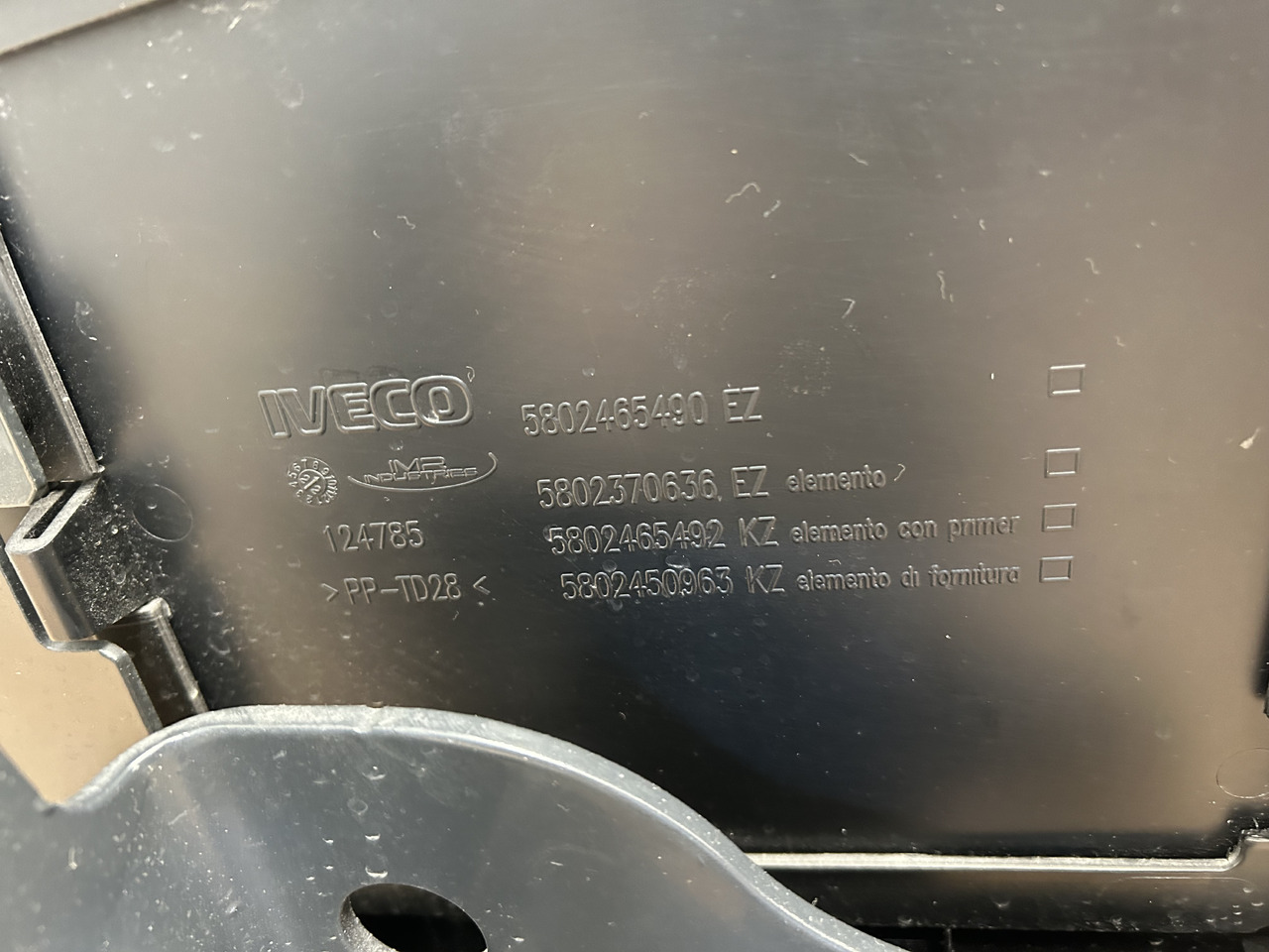 IVECO STOPIEŃ PRAWY STOPNICA + MOCOWANIE S-WAY - Cтъпало: снимка 3 IVECO STOPIEŃ PRAWY STOPNICA + MOCOWANIE S-WAY - Cтъпало: снимка 3