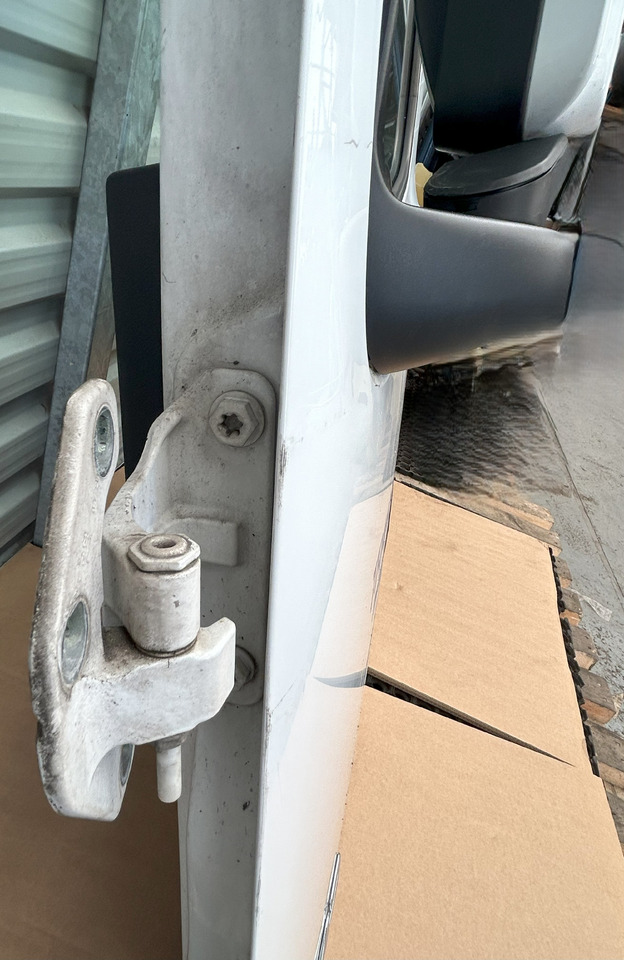 MERCEDES ACTROS MP4 DOOR LEFT WITH MIRROR - Врата и части: снимка 4 MERCEDES ACTROS MP4 DOOR LEFT WITH MIRROR - Врата и части: снимка 4