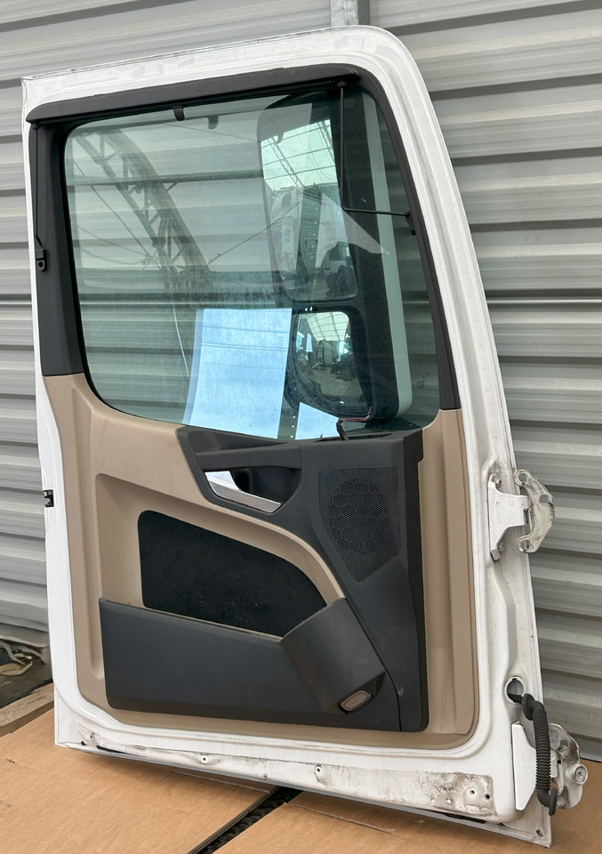 MERCEDES ACTROS MP4 DOOR LEFT WITH MIRROR - Врата и части: снимка 5 MERCEDES ACTROS MP4 DOOR LEFT WITH MIRROR - Врата и части: снимка 5