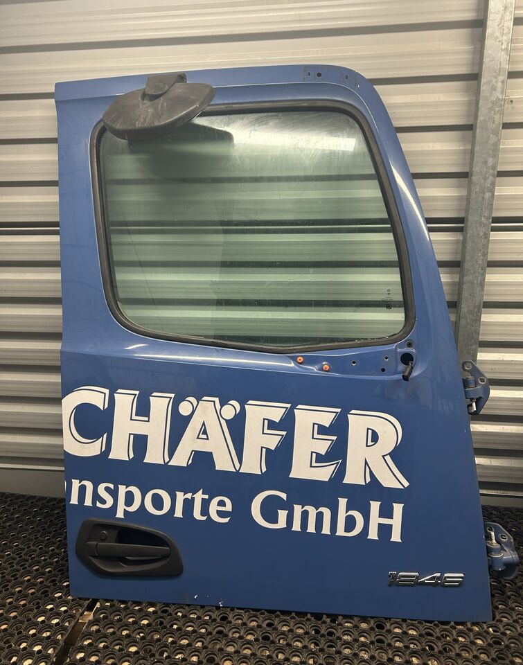 MERCEDES ACTROS MP4 DOOR RIGHT EITH RAMP MIRROR - Врата и части: снимка 1 MERCEDES ACTROS MP4 DOOR RIGHT EITH RAMP MIRROR - Врата и части: снимка 1