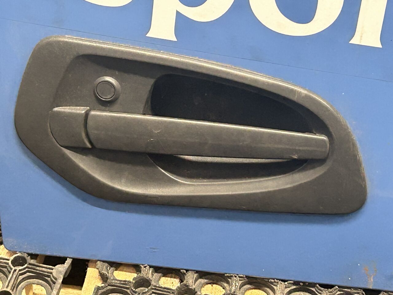 MERCEDES ACTROS MP4 DOOR RIGHT EITH RAMP MIRROR - Врата и части: снимка 2 MERCEDES ACTROS MP4 DOOR RIGHT EITH RAMP MIRROR - Врата и части: снимка 2
