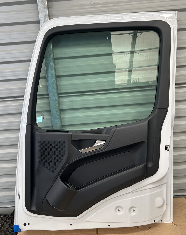 MERCEDES DOOR RIGHT narrow cab M-CLASSIC SPACE ACTROS AROCS MP4 MP5 BRAND NEW - Врата и части: снимка 2 MERCEDES DOOR RIGHT narrow cab M-CLASSIC SPACE ACTROS AROCS MP4 MP5 BRAND NEW - Врата и части: снимка 2