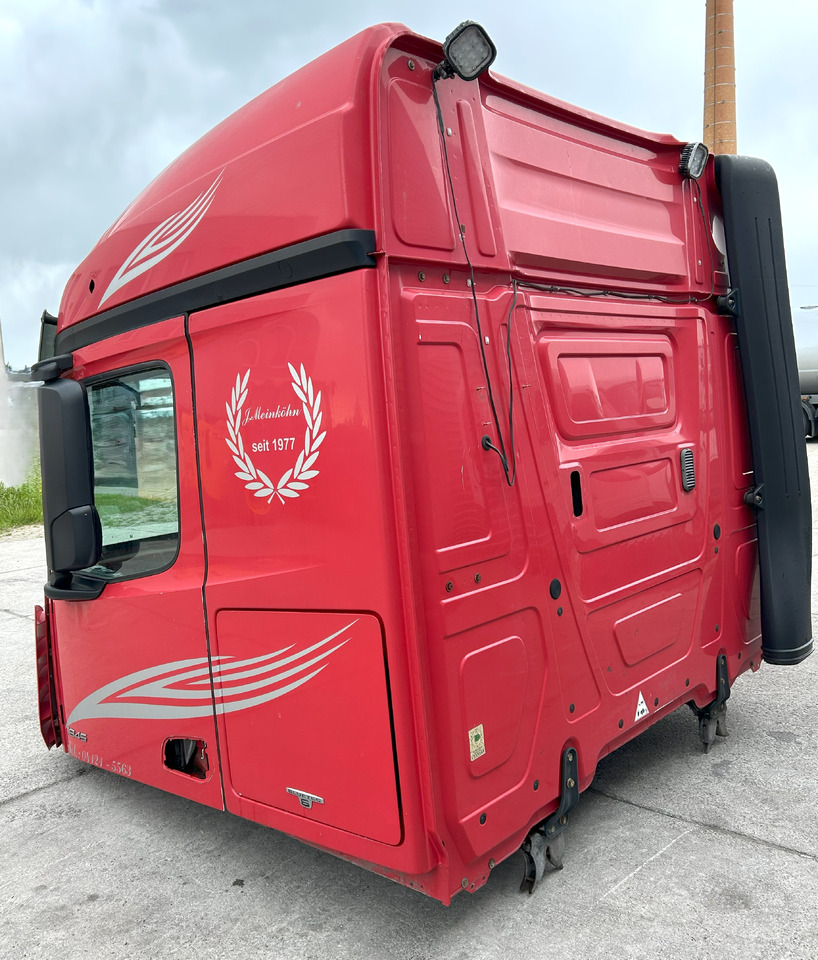 Mercedes Actros MP4 L StreamSpace 2,50 - Кабина: снимка 3 Mercedes Actros MP4 L StreamSpace 2,50 - Кабина: снимка 3