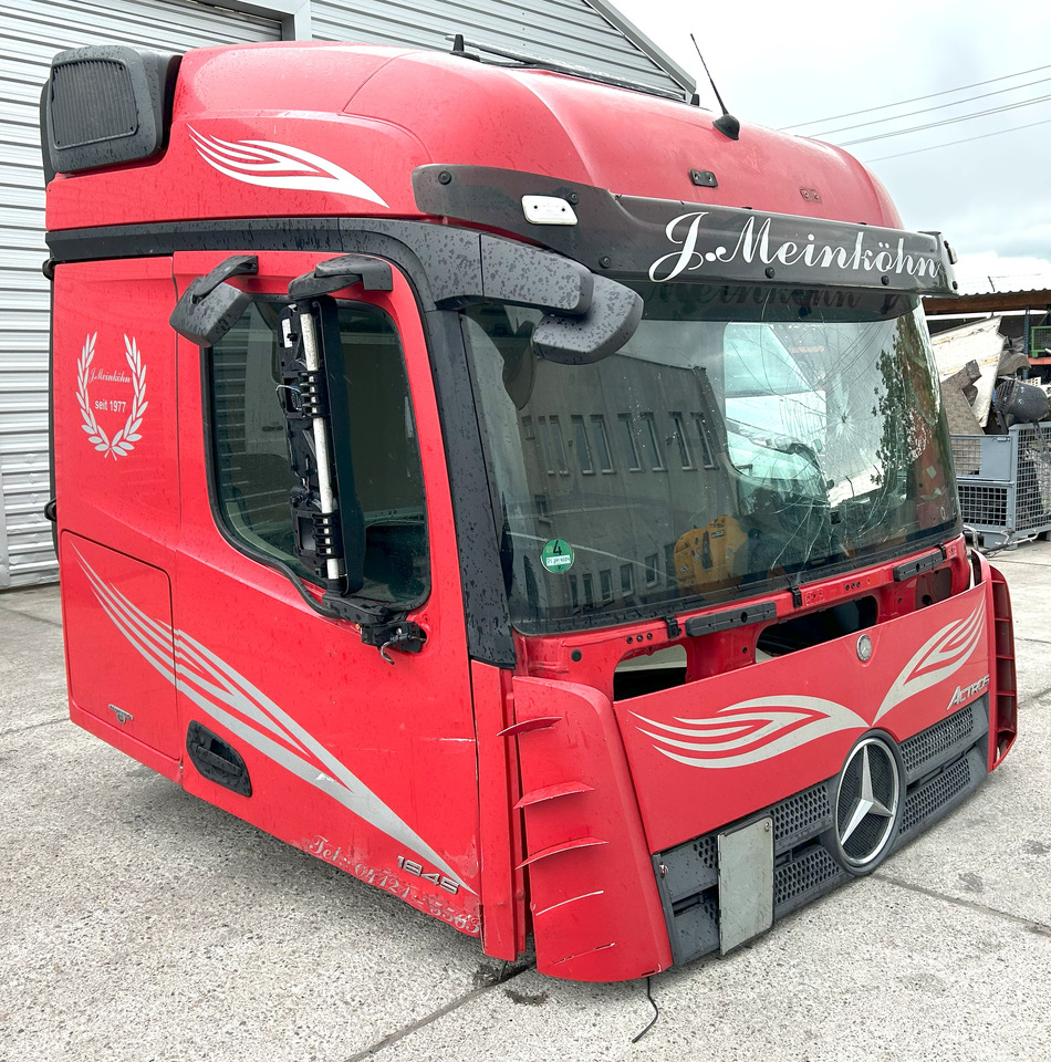 Mercedes Actros MP4 L StreamSpace 2,50 - Кабина: снимка 1 Mercedes Actros MP4 L StreamSpace 2,50 - Кабина: снимка 1