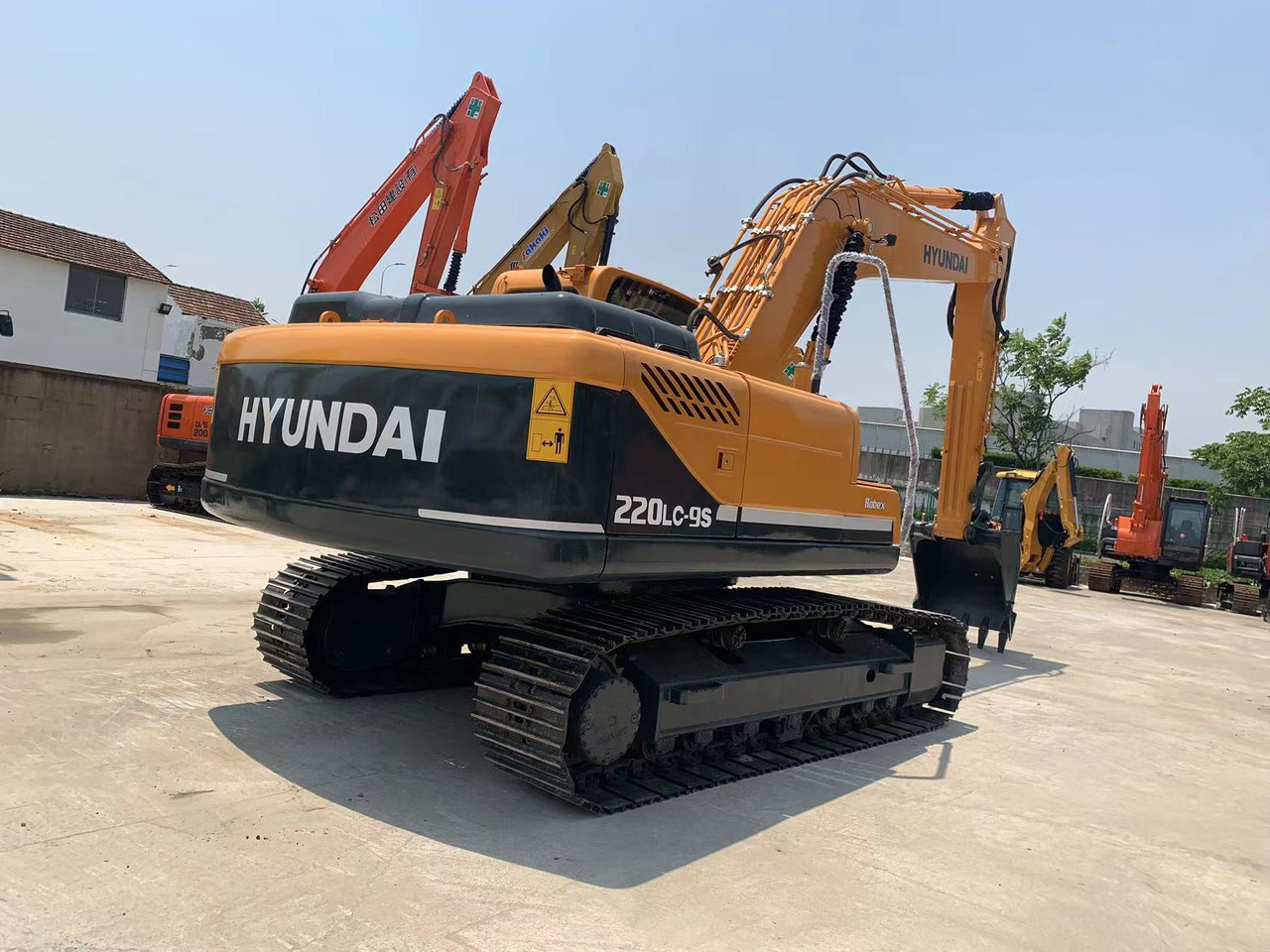 Hyundai 22 ton Excavator 220LC-9S Good Condition Construction Machine - Верижен багер: снимка 4 Hyundai 22 ton Excavator 220LC-9S Good Condition Construction Machine - Верижен багер: снимка 4