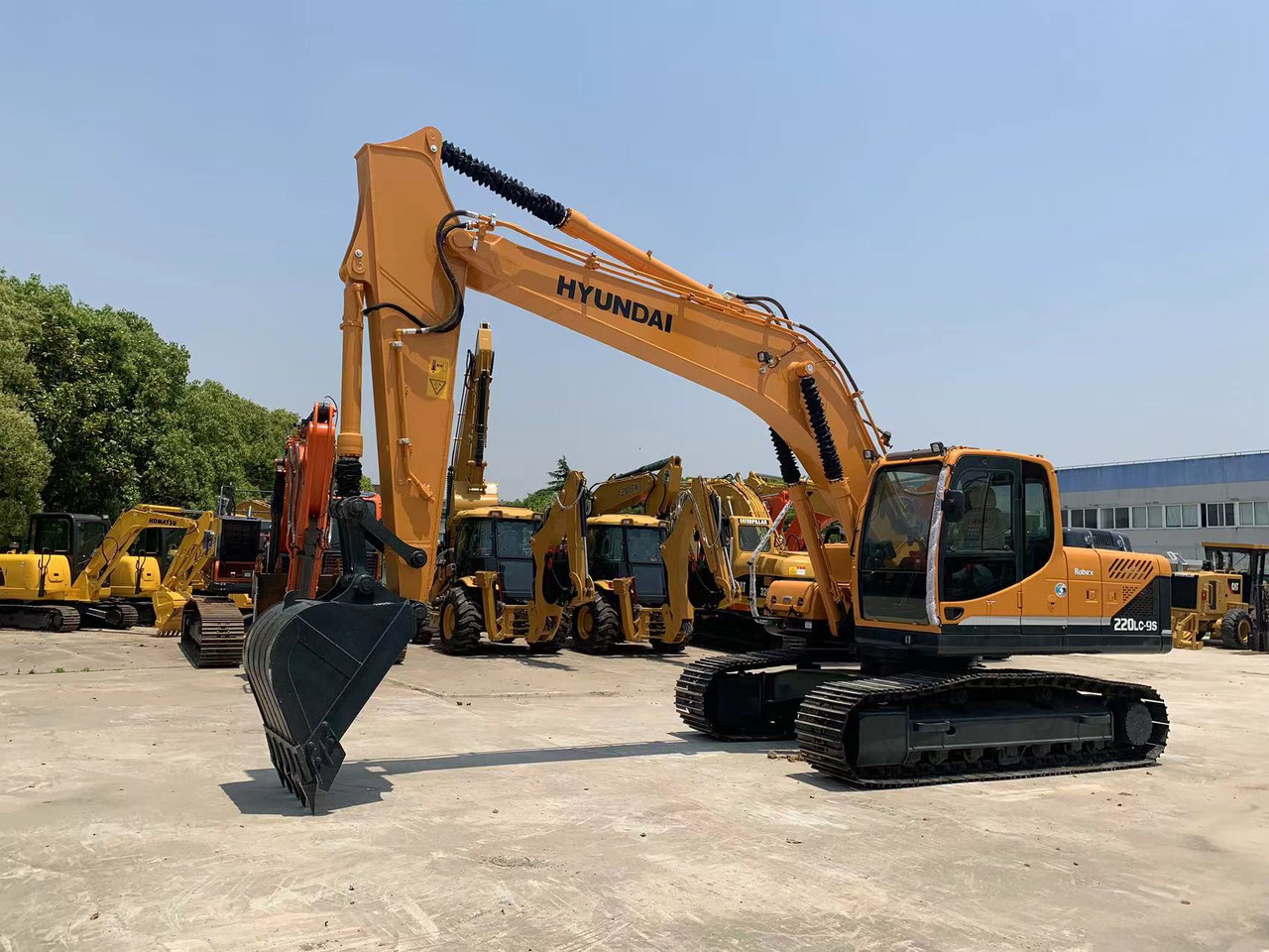 Hyundai 22 ton Excavator 220LC-9S Good Condition Construction Machine - Верижен багер: снимка 1 Hyundai 22 ton Excavator 220LC-9S Good Condition Construction Machine - Верижен багер: снимка 1