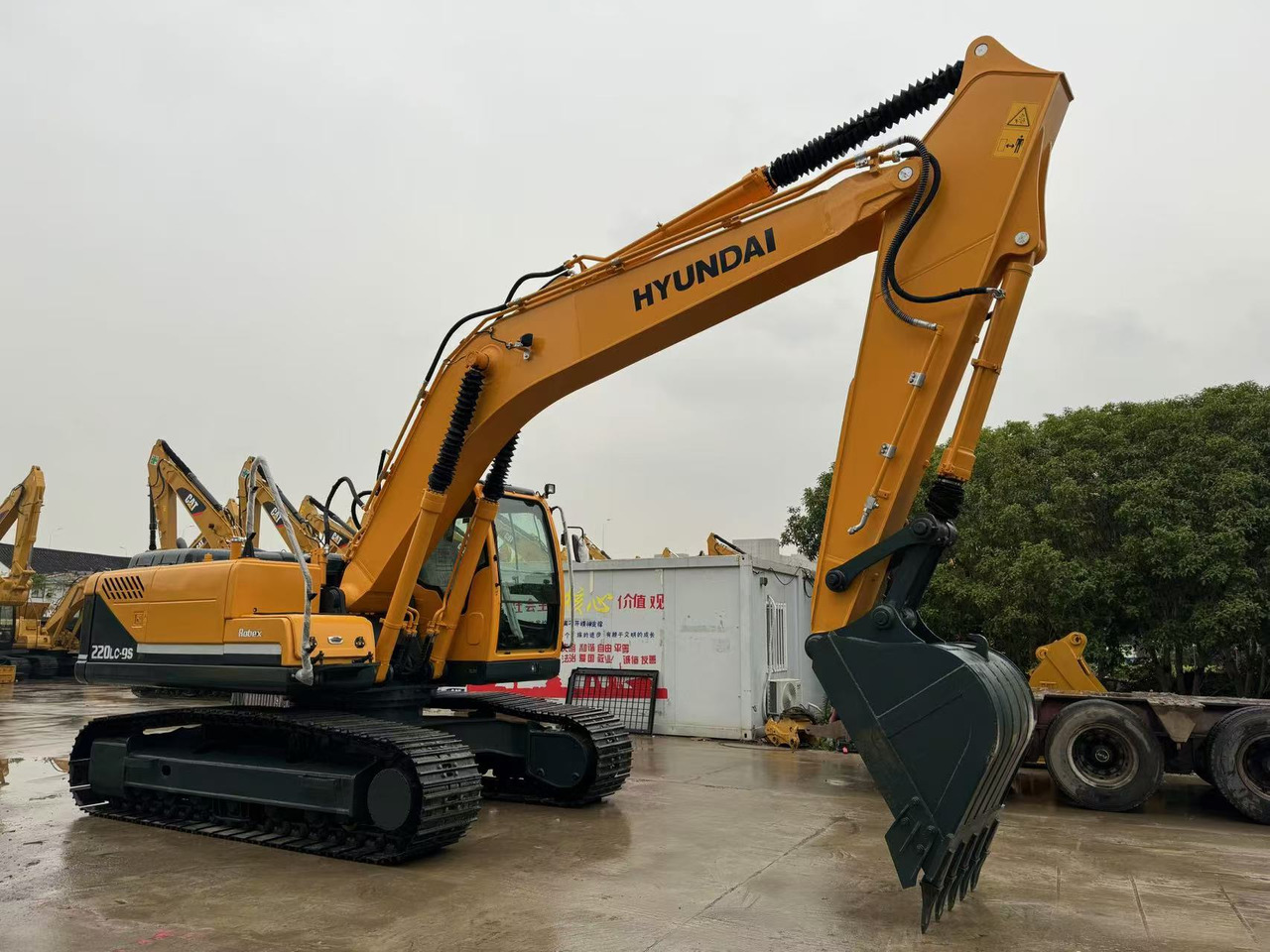 Hyundai 220LC-9S Good Price Used Korea Excavator - Верижен багер: снимка 2 Hyundai 220LC-9S Good Price Used Korea Excavator - Верижен багер: снимка 2