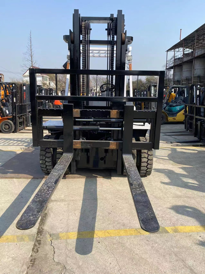 TCM 7 ton Diesel Forklift Used Condition FD70 Forklift Truck - Дизелов мотокар: снимка 5 TCM 7 ton Diesel Forklift Used Condition FD70 Forklift Truck - Дизелов мотокар: снимка 5