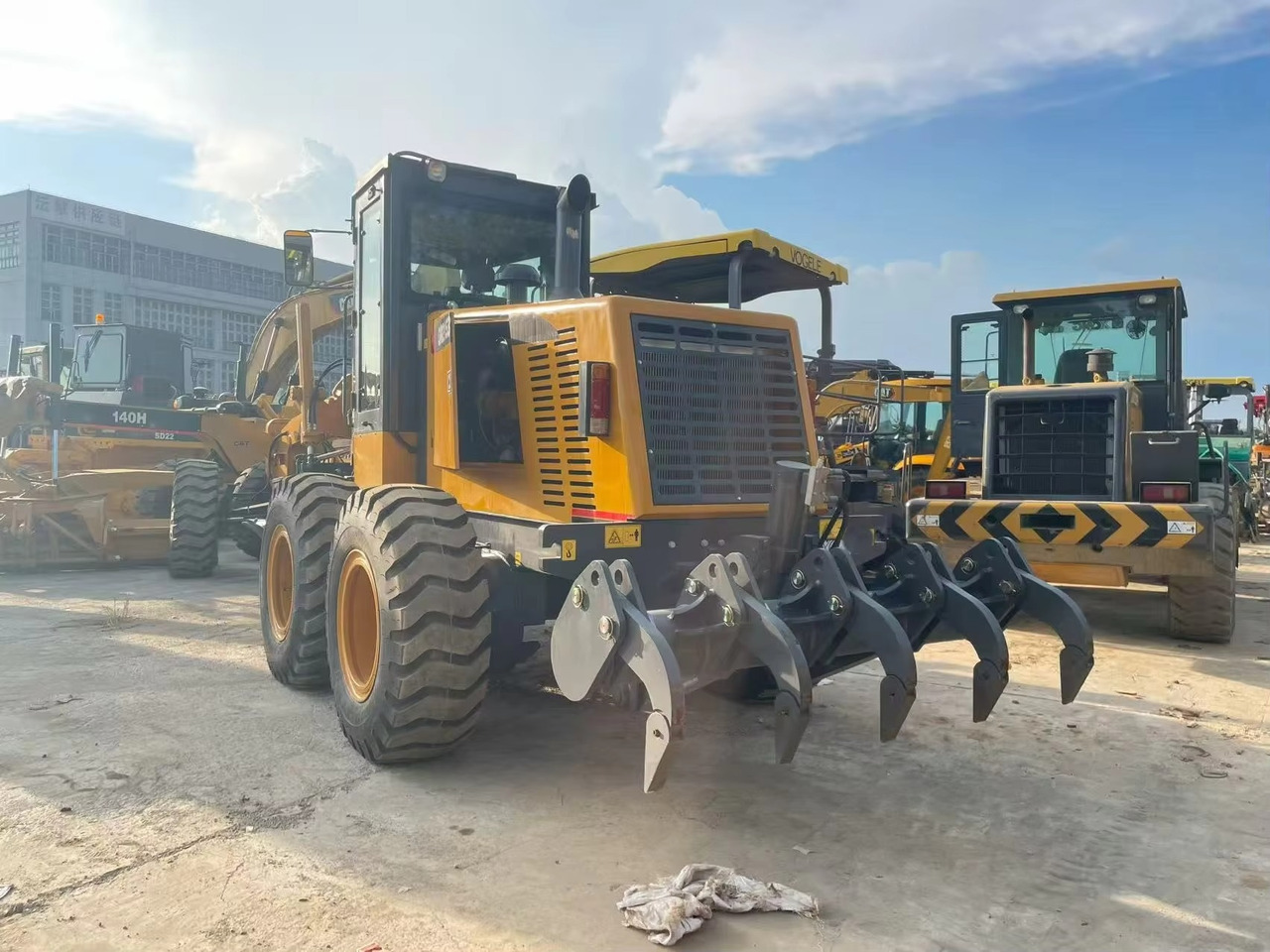 XCMG Used Motor Grader XCMG GR215 for Sale - Грейдер: снимка 3 XCMG Used Motor Grader XCMG GR215 for Sale - Грейдер: снимка 3
