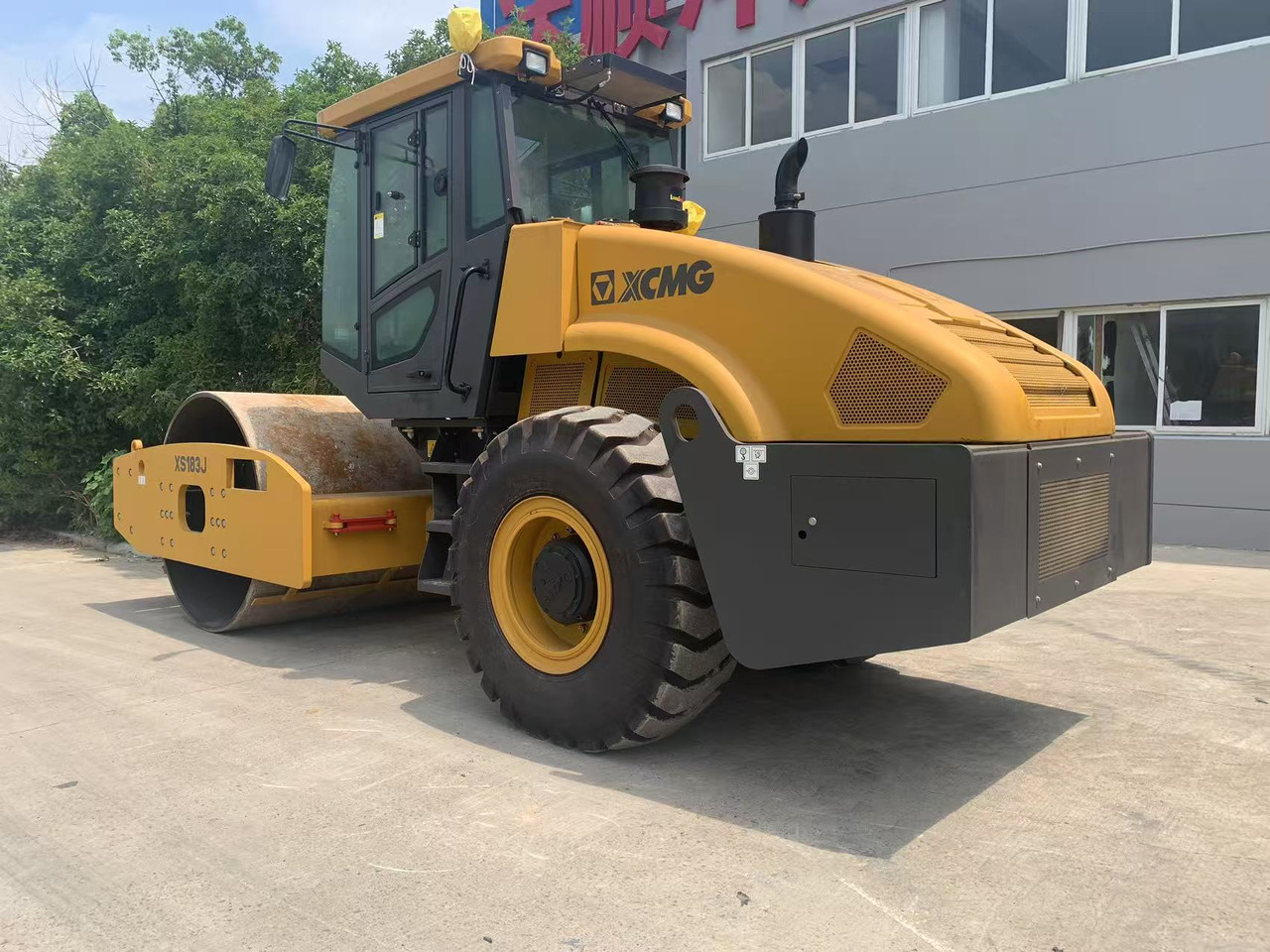 XCMG Vibratory Road roller XS183J Brand New Condition - Пътен валяк: снимка 3 XCMG Vibratory Road roller XS183J Brand New Condition - Пътен валяк: снимка 3