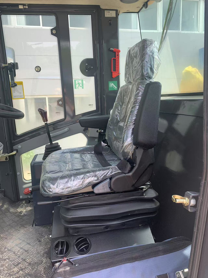 XCMG Vibratory Road roller XS183J Brand New Condition - Пътен валяк: снимка 5 XCMG Vibratory Road roller XS183J Brand New Condition - Пътен валяк: снимка 5