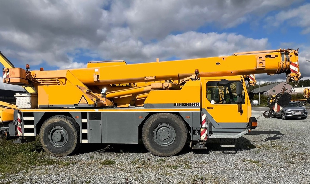 LIEBHERR LTM 1030/2 - Кран за всякакви терени: снимка 2 LIEBHERR LTM 1030/2 - Кран за всякакви терени: снимка 2