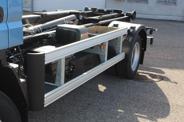 FUSO eCanter 9C18E - Мултилифт с кука камион: снимка 3 FUSO eCanter 9C18E - Мултилифт с кука камион: снимка 3