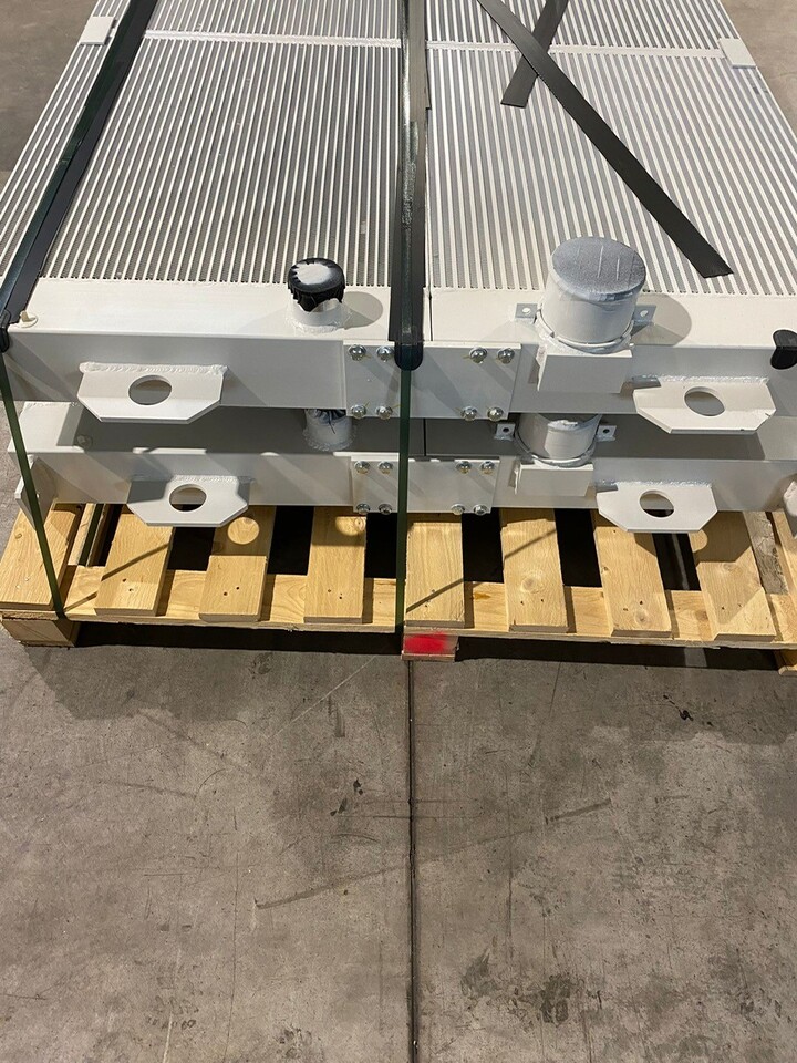 O&K Terex Water radiator RH120 Cat 6030 3672533 1459344 533-9472 - Радиатор за Камион: снимка 2 O&K Terex Water radiator RH120 Cat 6030 3672533 1459344 533-9472 - Радиатор за Камион: снимка 2