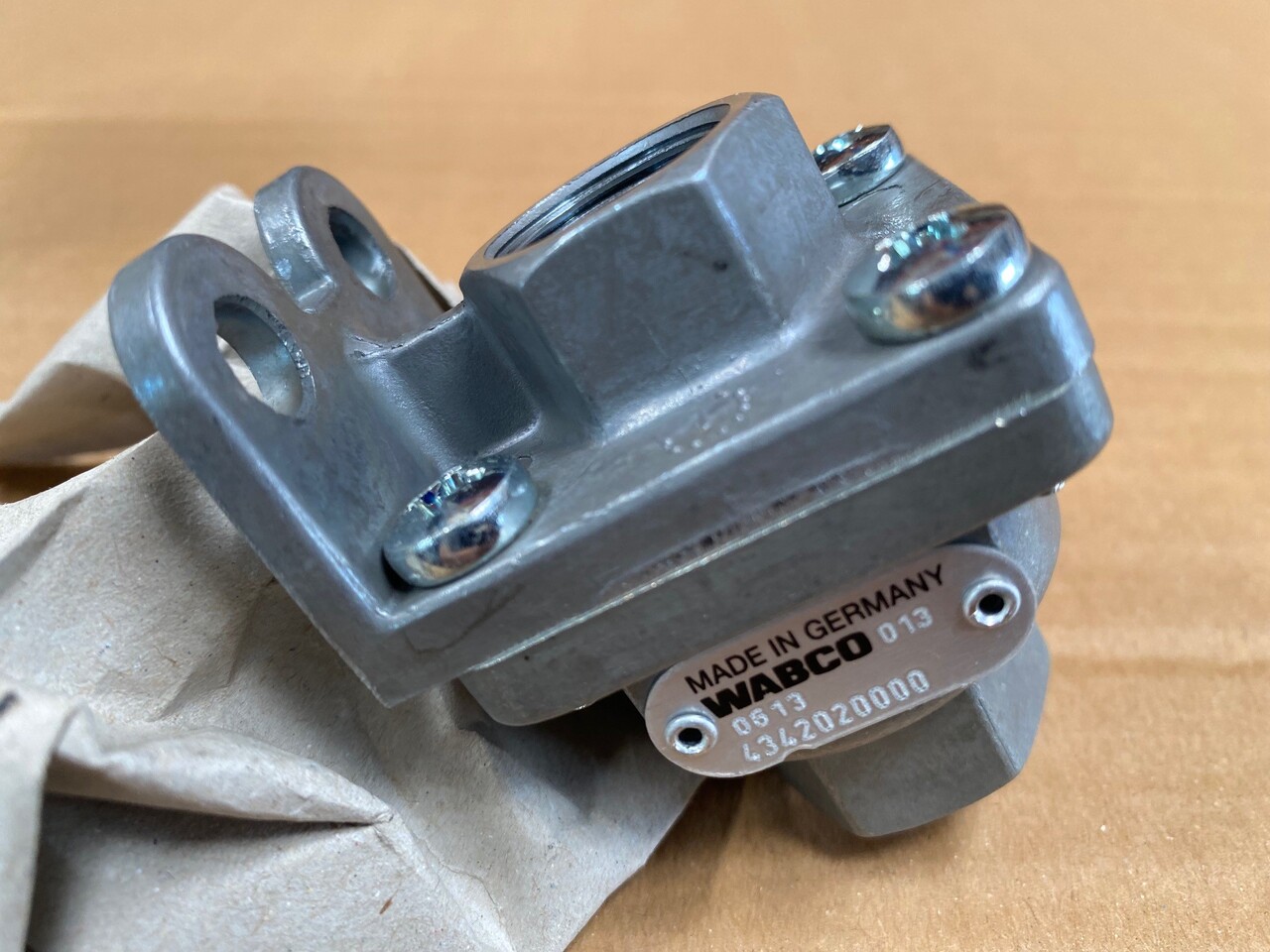 NEW HOLLAND 34834 Valve O&K Terex 34834 1455254 533-7221 Wabco 4342020000 - Резервни части: снимка 3 NEW HOLLAND 34834 Valve O&K Terex 34834 1455254 533-7221 Wabco 4342020000 - Резервни части: снимка 3
