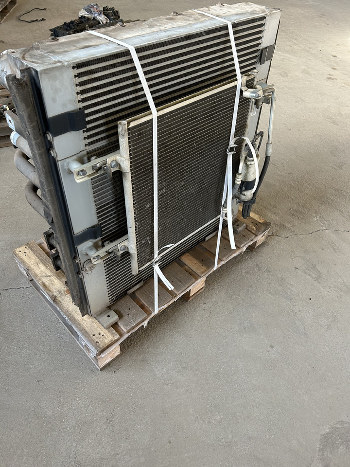 Volvo EW140C - Маслен охладител за Колесен багер: снимка 2 Volvo EW140C - Маслен охладител за Колесен багер: снимка 2